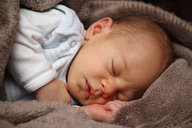 Śpioszki i półśpioch niemowlęcy – pajacyki dla niemowląt